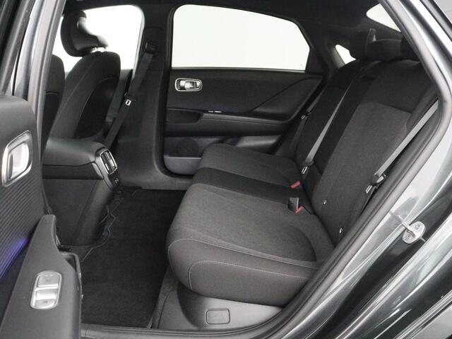 Hyundai IONIQ 6 Connect 77.4 kWh | SOH 94,7% | Warmtepomp | Head-Up | Stoelverwarming | Camera | Carplay | Standkachel | Adaptive cruise | Keyless | Navigatie | Achterbankverwarming | Full LED