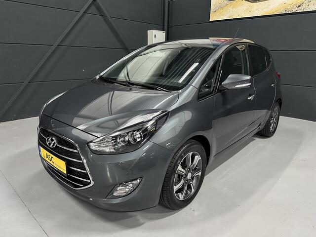 Hyundai IX20 1.6i Premium Automaat - Navigatie - Camera - Slechts 26.000 km !! - 1e Eigenaar