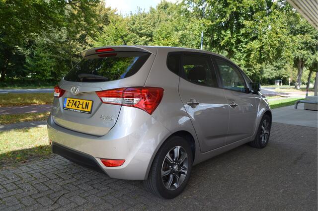 Hyundai IX20 1.6i Premium Automaat | Navi | Cruise C. | Parkeercamera voor + achter