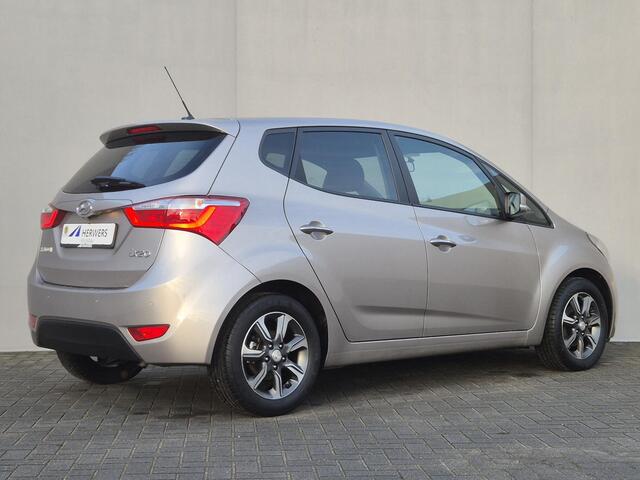 Hyundai IX20 1.6i Go! Automaat / 1e eigenaars auto / Compleet Hyundai Dealer Onderhouden / Uniek / Stuur-, en Stoelverwarming / Achteruitrijcamera / Cruise control / Navigatie / Parkeersensoren achter / Climate control /