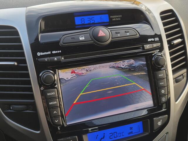 Hyundai IX20 1.6i Go! Automaat / 1e eigenaars auto / Compleet Hyundai Dealer Onderhouden / Uniek / Stuur-, en Stoelverwarming / Achteruitrijcamera / Cruise control / Navigatie / Parkeersensoren achter / Climate control /