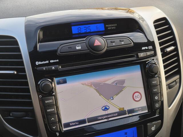Hyundai IX20 1.6i Go! Automaat / 1e eigenaars auto / Compleet Hyundai Dealer Onderhouden / Uniek / Stuur-, en Stoelverwarming / Achteruitrijcamera / Cruise control / Navigatie / Parkeersensoren achter / Climate control /