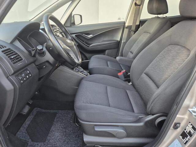 Hyundai IX20 1.6i Go! Automaat / 1e eigenaars auto / Compleet Hyundai Dealer Onderhouden / Uniek / Stuur-, en Stoelverwarming / Achteruitrijcamera / Cruise control / Navigatie / Parkeersensoren achter / Climate control /