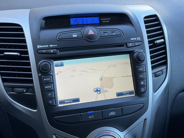 Hyundai IX20 1.6i Go! / Navigatie / Achteruitrij Camera / Origineel Nederlandse auto / Parkeersensoren / Airco / NAP / Elektr. Ramen / Centrale Deur Vergrendeling / Metallic Lak /
