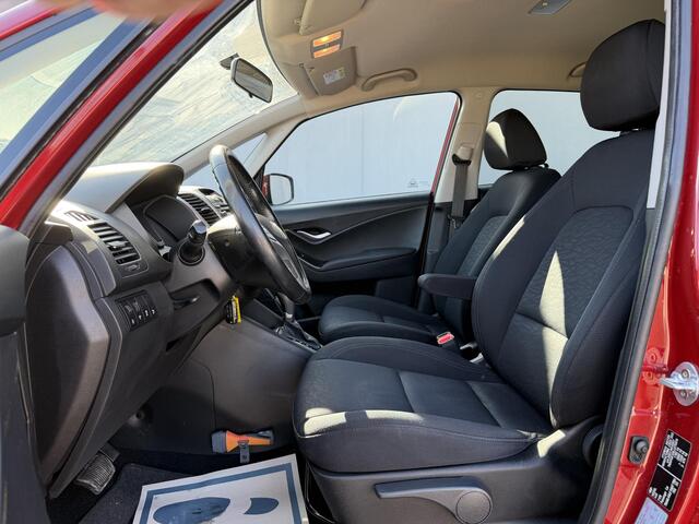 Hyundai IX20 1.6i Go! / Navigatie / Achteruitrij Camera / Origineel Nederlandse auto / Parkeersensoren / Airco / NAP / Elektr. Ramen / Centrale Deur Vergrendeling / Metallic Lak /