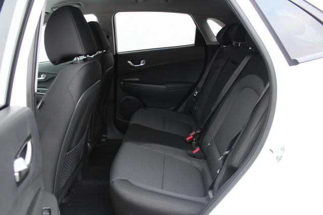 Hyundai Kona EV Fashion WLTP Actieradius tot 305KM / Navigatie / Apple Carplay/Android Auto / Clima / Keyless / Camera / Warmtepomp / Adaptive Cruise / Bluetooth /