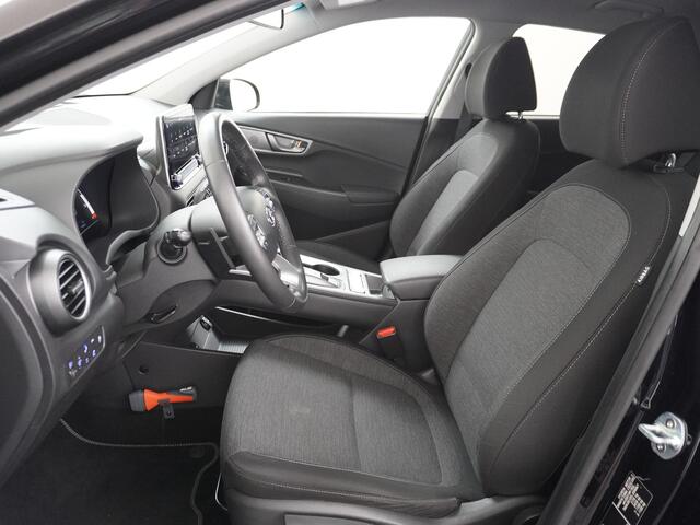 Hyundai Kona EV 64kWh Camera Apple Carplay/Android Auto Navi Adaptive Cruise Camera HUD Trekhaak Pdc-V+A 17"LM Lane Assist Blind Spot Monitor FCA Keyless Led Etms systeem Forward Collision-Avoidance Assist Highway assist sys Origineel NLse auto, garantie op accu 06-0
