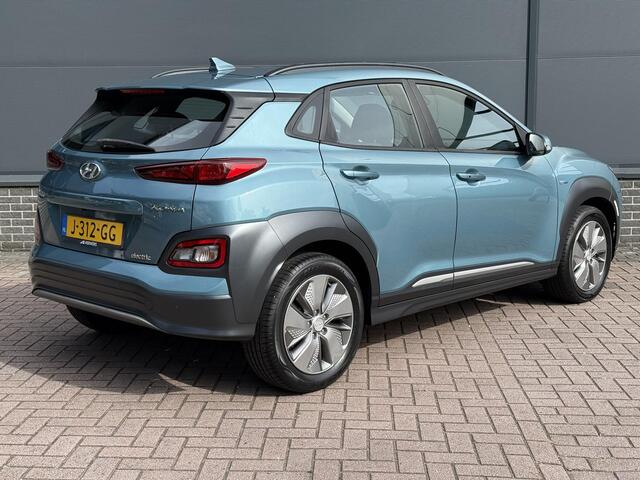 Hyundai Kona EV Comfort 39 kWh / Eerste Eigenaar / 3 Fase Laden / 100% SOH / Adaptive Cruise / Achteruitrij Camera / Navigatie / Keyless /