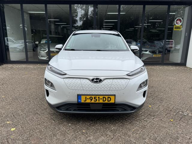 Hyundai Kona EV Premium 64 kWh *Navigatie*Leder*ECC*EXPORTPRIJS*