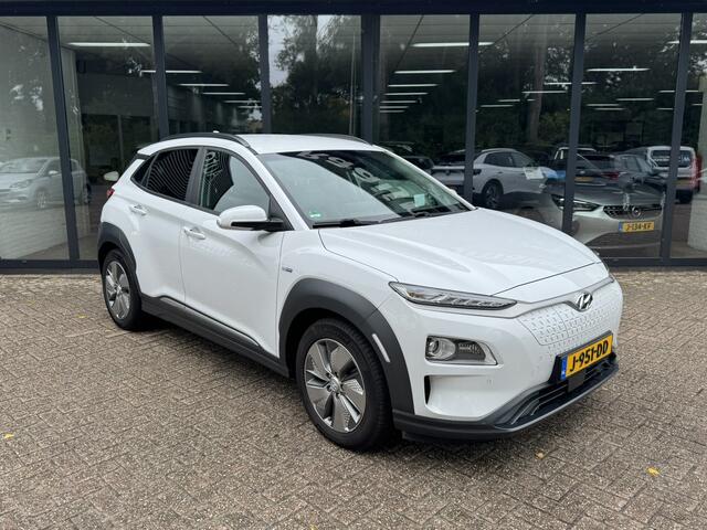 Hyundai Kona EV Premium 64 kWh *Navigatie*Leder*ECC*EXPORTPRIJS*