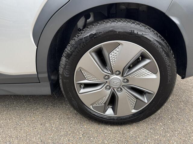 Hyundai Kona EV Premium 64 kWh 3-FASE LADER | ORIGINEEL NL AUTO MET NAP | SCHUIFDAK | LEDER | STOELVERWARMING & VERKOELING | HEAD-UP DISPLAY | AFN.TREKHAAK | RIJKLAAR MET 12 MAANDEN BOVAG GARANTIE!