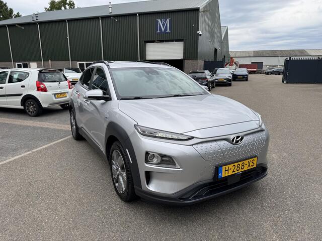 Hyundai Kona EV Premium 64 kWh 3-FASE LADER | ORIGINEEL NL AUTO MET NAP | SCHUIFDAK | LEDER | STOELVERWARMING & VERKOELING | HEAD-UP DISPLAY | AFN.TREKHAAK | RIJKLAAR MET 12 MAANDEN BOVAG GARANTIE!