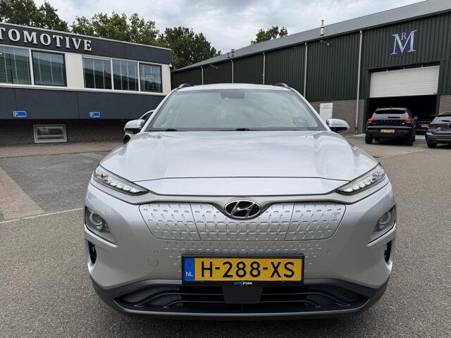 Hyundai Kona EV Premium 64 kWh 3-FASE LADER | ORIGINEEL NL AUTO MET NAP | SCHUIFDAK | LEDER | STOELVERWARMING & VERKOELING | HEAD-UP DISPLAY | AFN.TREKHAAK | RIJKLAAR MET 12 MAANDEN BOVAG GARANTIE!