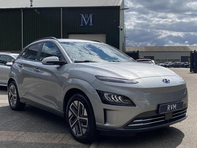 Hyundai Kona Trend 3 FASE LADEN! 64kwh NAVI by Applecarplay/Android auto | rijklaarprijs incl. 12mnd Bovag garantie.