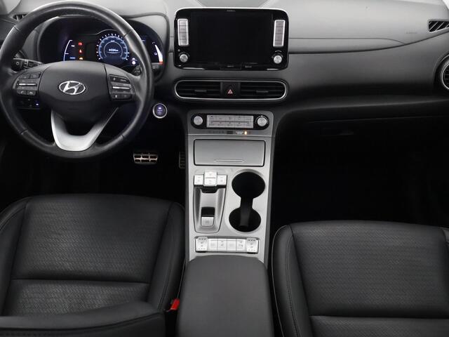 Hyundai Kona EV Premium Two-Tone 64 kWh | Accuconditie: 92% | Navigatie | Leder |