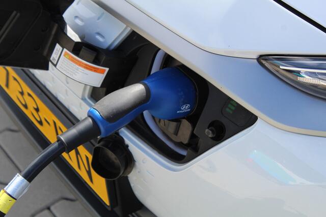 Hyundai Kona EV Comfort 64 kWh 204Pk | Trekhaak | INCL BTW