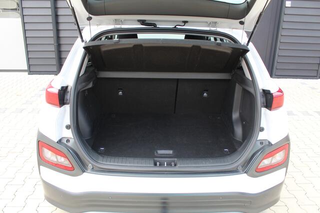 Hyundai Kona EV Comfort 64 kWh 204Pk | Trekhaak | INCL BTW