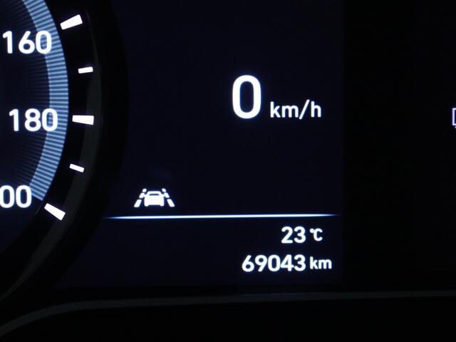 Hyundai Kona EV Premium 64 kWh | Achteruitrijcamera | Navigatie |