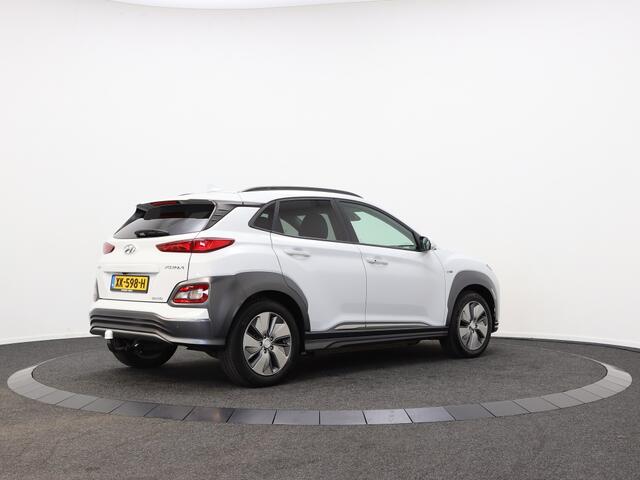Hyundai Kona EV Premium 64 kWh | Afn. Trekhaak | Navigatie |