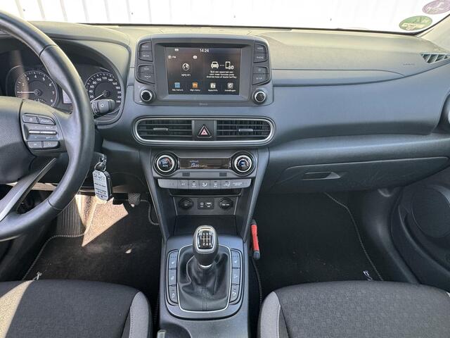 Hyundai Kona 1.0 T-GDI Comfort / Navigatie door Appel CarPlay/Android Auto / Climate Control / Cruise Control / Stoel & Stuurverwarming / Bluetooth / DAB / Achteruitrijcamera / Parkeersensoren / Lichtmetalen Velgen /
