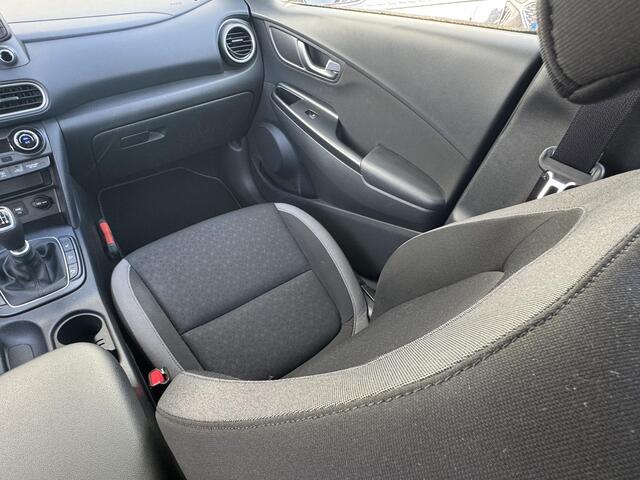 Hyundai Kona 1.0 T-GDI Comfort / Navigatie door Appel CarPlay/Android Auto / Climate Control / Cruise Control / Stoel & Stuurverwarming / Bluetooth / DAB / Achteruitrijcamera / Parkeersensoren / Lichtmetalen Velgen /