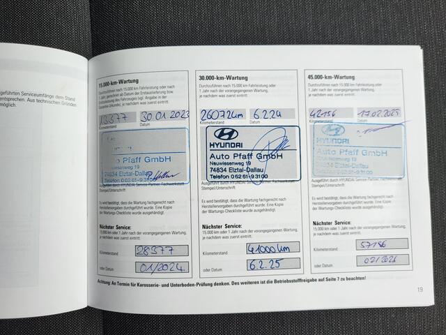 Hyundai Kona EV Comfort Smart 64 kWh / 3 Fase Laden CCS Snelladen / WLTP bereik 484 km / Dealer onderhouden / Apple Carplay / Android Auto / Navigatie / Camera / Kreil audio / DAB / Stuur-, en voorstoelverwarming