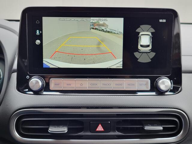 Hyundai Kona EV Comfort Smart 64 kWh / 3 Fase Laden CCS Snelladen / WLTP bereik 484 km / Dealer onderhouden / Apple Carplay / Android Auto / Navigatie / Camera / Kreil audio / DAB / Stuur-, en voorstoelverwarming