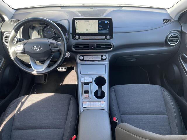 Hyundai Kona EV Comfort Smart 64 kWh / Dealer onderhouden / Afneembare Trekhaak / Apple Carplay/Android auto / Stoelverwarming / Cruise Control Adaptief / KRELL Audiosysteem