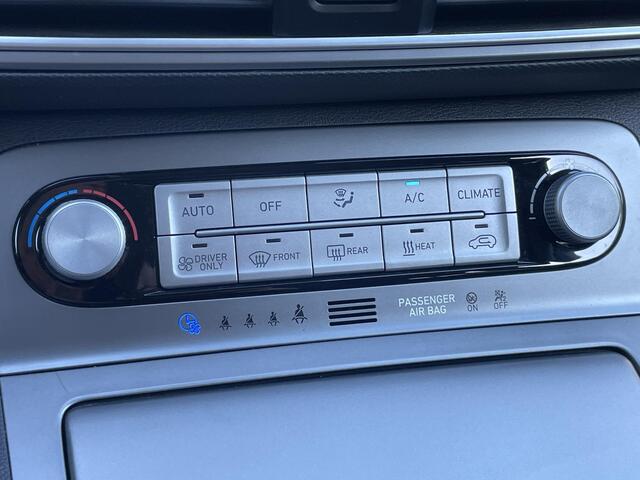 Hyundai Kona EV Comfort Smart 64 kWh / Dealer onderhouden / Afneembare Trekhaak / Apple Carplay/Android auto / Stoelverwarming / Cruise Control Adaptief / KRELL Audiosysteem