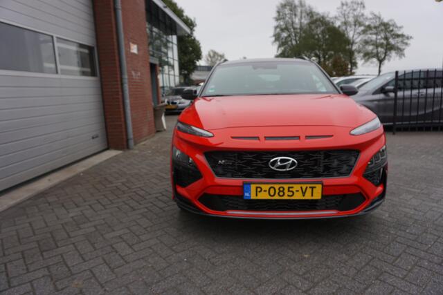 Hyundai Kona 1.0 T-GDI N LINE KEURIGE NETTE STAAT! ORIGINEEL NL! DEALER ONDERHOUDEN! CAMERA STOELKOELING+VERWARMING ALCANTARA/LEDER ANDROID/APPLECARPLAY NAVI AFN.TREKHAAK 18INCH CLIMA CRUISE ENZ...