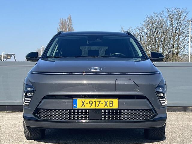 Hyundai Kona Electric Premium 65.4 kWh | Adaptieve cruisecontrol | Contrasterende dakkleur | Warmtepomp & V2L | Lederen bekleding & memory | Allseason banden |