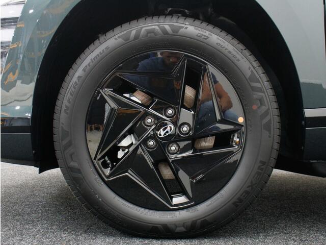 Hyundai Kona 64,8 kWh Pure Edition | Navigatie | Parkeer Sensoren |