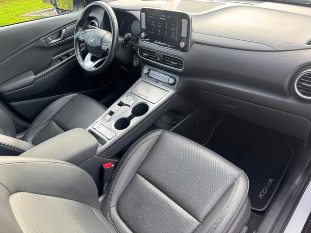 Hyundai Kona EV Premium 64 kWh Afn. Trekhaak Navigatie Stoelverwarming Led