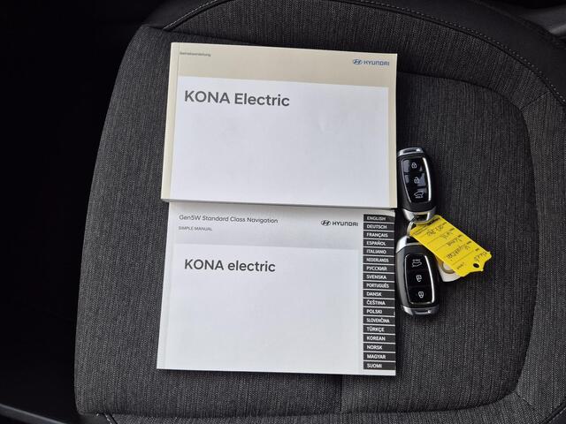 Hyundai Kona EV Comfort 64 kWh Automaat / 3-Fase Laden / Navigatie / Apple Carplay Android Auto / Adaptief cruise control / Krell Audio systeem / Achteruitrijcamera / Stuur- en Stoelverwarming / Warmtepomp /