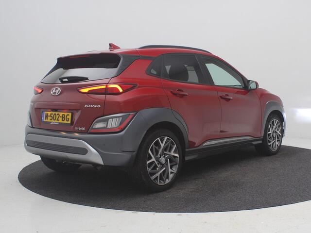 Hyundai Kona 1.6 GDI HEV Premium AUTOMAAT / Dealeronderhouden / Afneembare Trekhaak / 1300kg Trekgewicht / Stoelventilatie / Adaptieve Cruise Control / HUD / 18" LMV / Lederen bekleding /
