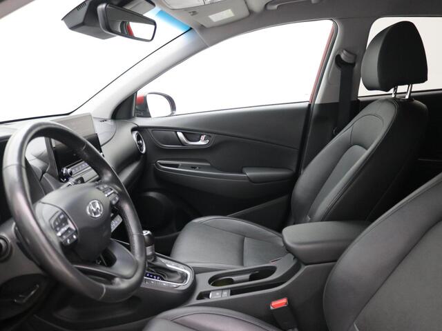 Hyundai Kona 1.6 GDI HEV Premium AUTOMAAT / Dealeronderhouden / Afneembare Trekhaak / 1300kg Trekgewicht / Stoelventilatie / Adaptieve Cruise Control / HUD / 18" LMV / Lederen bekleding /