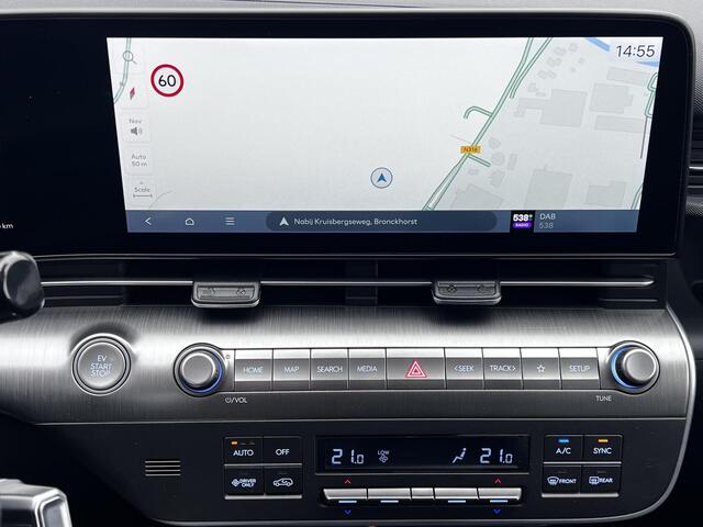 Hyundai Kona Electric Premium 65.4 kWh Automaat / Dealer onderhouden / NL auto / Leder / Afneembare trekhaak 750 kg / Stoelventilatie / Stuur-, stoel- en achterbankverwarming / 19" LM wielen /