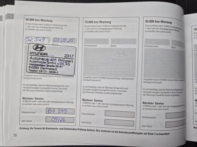 Hyundai Kona EV Comfort Smart 64 kWh Automaat / Accu SOH 98% / Dealer onderhouden / WLTP bereik 484 km bereik stad 660 km / Fabrieksgarantie tot 08-2026 / Stuur-, en Stoel verwarming / Achteruitrijcamera / Apple Carplay Android Auto / Warmtepomp /