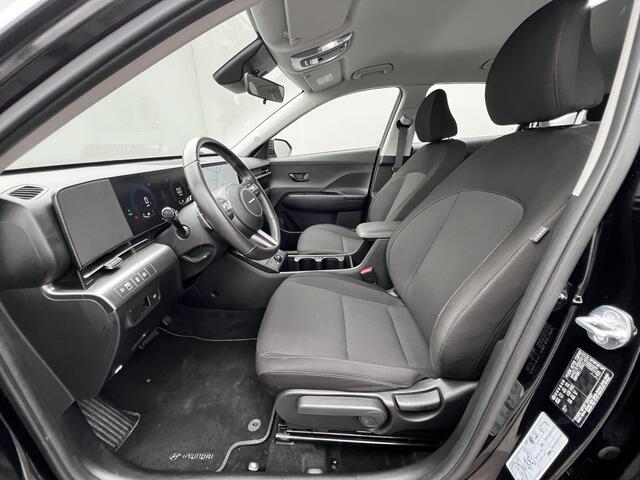Hyundai Kona 1.6 GDI HEV Comfort Automaat / Fabrieksgarantie tot 09-2028 / Dealer onderhouden / Navigatie / DAB / Climate Control / Ski-luik / All Season banden op 16" LM wielen /