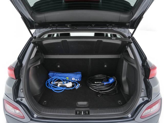 Hyundai Kona EV Premium 64 kWh ( Fase-3 ) { SOH-96%) Aut.* HEAT-PUMP | NAVI-FULLMAP | KEYLESS | CAMERA | DAB | ECC | PDC | ADAPTIVE-CRUISE | CCS-FASTLOADER | LANE-ASSIST | HEATED-COMFORTSEATS | 17''ALU*