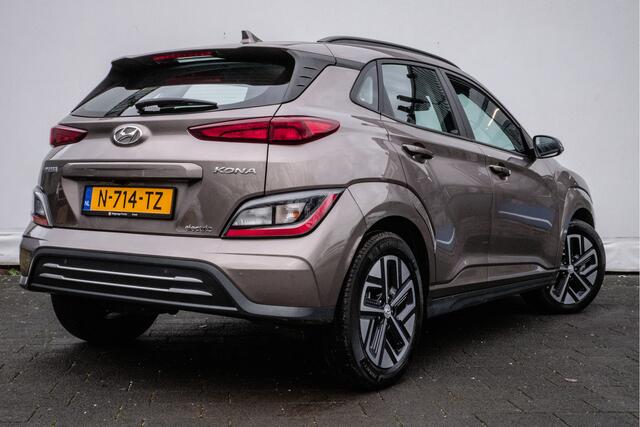 Hyundai Kona EV Comfort 64 kWh 3-Fase/ Facelift!/ Navigatie/ Carplay/ Krell audio/ Camera/ Adapt. cruise/ Dab/ Keyless