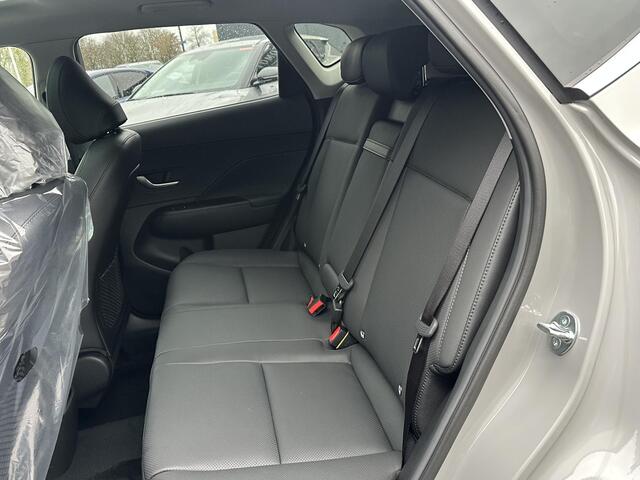 Hyundai Kona 1.6 GDI HEV Premium Sky VAN: 44.300,- VOOR: 35.877,- UW EINDEJAARSVOORDEEL: 8.413,- euro NIEUWE AUTO MET REGISTRATIE | VOLLE AUTO!