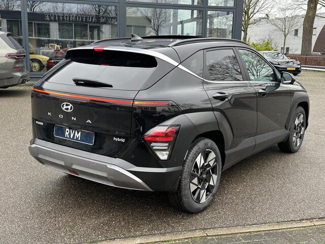 Hyundai Kona 1.6 GDI HEV Premium Sky VAN: 44.300,- VOOR: 35.877,- UW EINDEJAARSVOORDEEL: 8.413,- euro FULL HYBRID | NIEUWE AUTO MET REGISTRATIE | VOLLE AUTO! | FABR GARANTIE T/M 12-2029