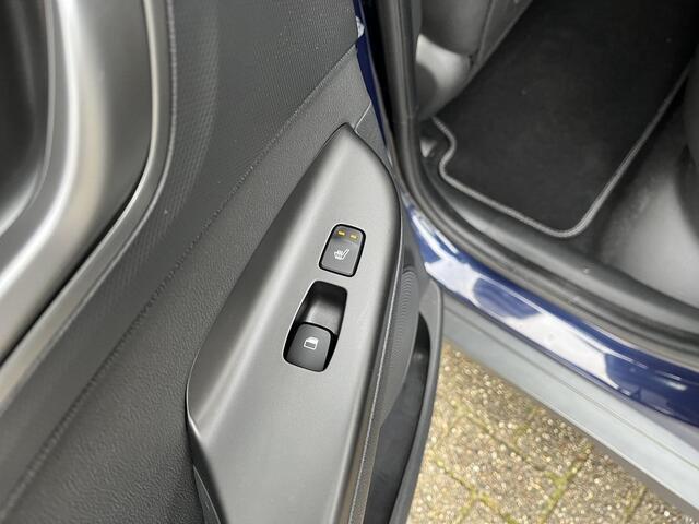 Hyundai Kona EV Limited 64 kWh / Trekhaak / Cruise control adaptief met Stop&Go en stuurhulp / Achterbank verwarmd /
