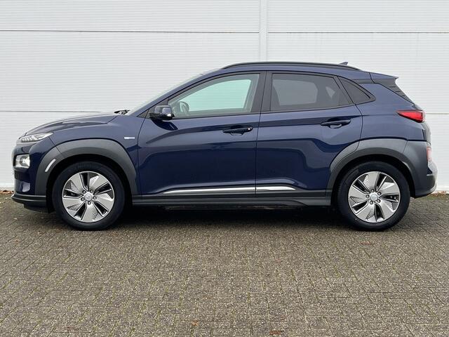 Hyundai Kona EV Limited 64 kWh / Trekhaak / Cruise control adaptief met Stop&Go en stuurhulp / Achterbank verwarmd /