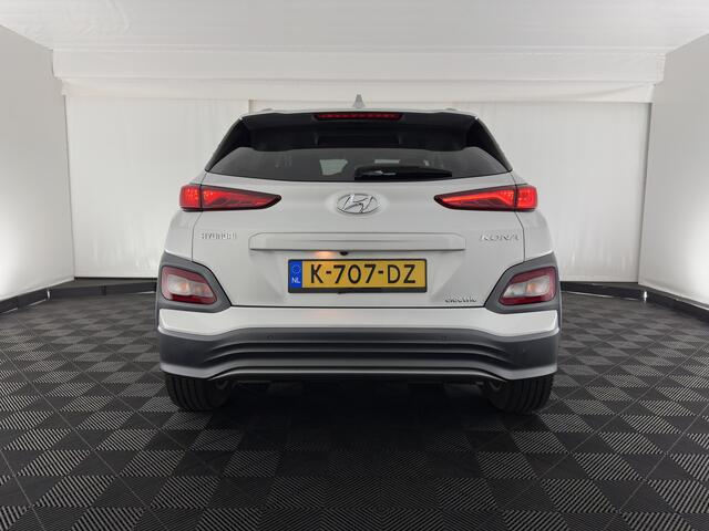 Hyundai Kona EV Fashion 64 kWh (3-Fase) {SOH-100%} (INCL-BTW) Aut * HEATPUMP | NAVI-FULLMAP | LEATHER-FABRIC | KEYLESS | CAMERA | DAB | ECC | PDC | ADAPTIVE-CRUISE | LANE-ASSIST | HEATED SEATS | PRIVACY-GLASS | HEAD-UP | SHIFT-PADDLES | 17"A
