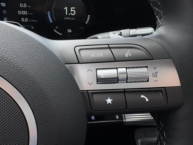 Hyundai Kona 1.6 GDI HEV Premium / ¤ 3.000,- Voordeel Op Nieuwprijs / Rijklaarprijs / Direct Leverbaar /Modeljaar 2026 / Navigatie / 18" LMV / Adaptieve Cruise Control / Parkeersensoren voor en achter / Stoelverkoeling / Stuurverwarming /