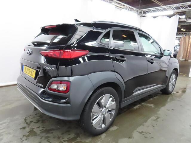 Hyundai Kona EV FASHION 64 KWH I 3 FASE I 100% SOH I P-CAMERA I AUTOMAAT I APPLE CARPLAY