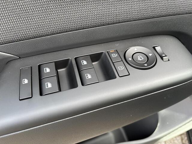 Hyundai Kona 1.6 GDI HEV Premium | 4.000,- korting! | Uit voorraad leverbaar! | Elektrische stoelen | Stoel/stuurverwarming | Stoelverkoeling | 2e zit-rij stoelverwarming | Lederen bekleding | 360* camera | Adaptive cruisecontrol | Active lane-keeping |