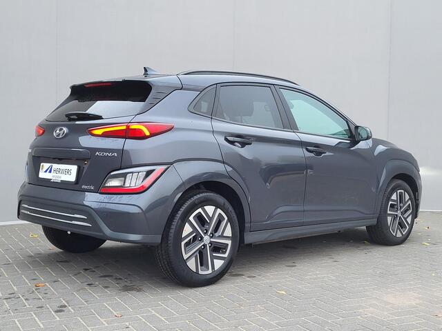Hyundai Kona EV Comfort 64 kWh / 3 Fasen Laden /CCS Snelladen / WLTP bereik 484 km / Dealer onderhouden / Apple Carplay / Android Auto / Camera / Kreil audio / DAB / Stuur-, en voorstoelverwarming